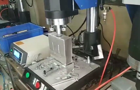 超聲波焊接機(jī)操作要注意參數(shù)調(diào)節(jié)